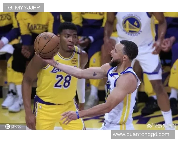 库里37+6詹姆斯33+5+9 勇士拒绝横扫力克湖人