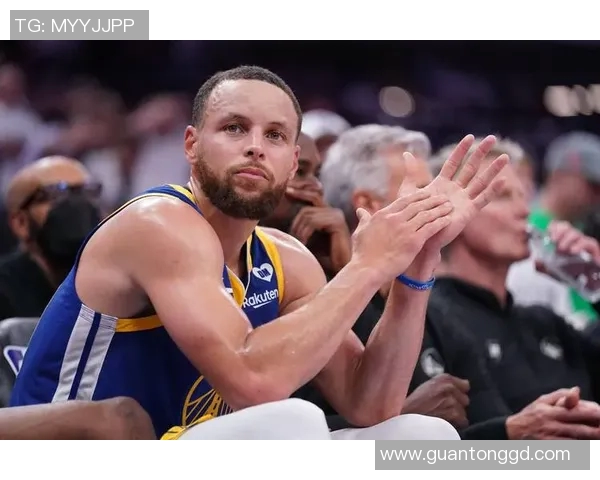 走走停停！库里靠节奏突破抛投拿下两分