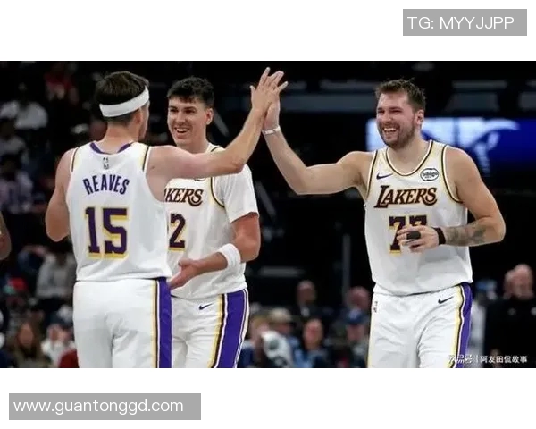 湖人半场打崩雄鹿！东契奇21分5助攻，板凳球员一球未丢