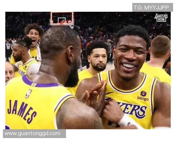 詹姆斯38+8西蒙斯23分 浓眉缺阵湖人胜开拓者 詹姆斯38+8西蒙斯23分 浓眉缺阵湖人胜开拓者