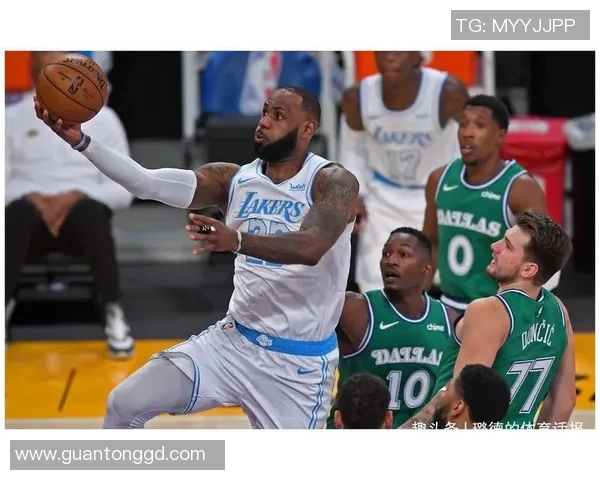 厉兵秣马！湖人官推晒球队训练照：整周都在训练