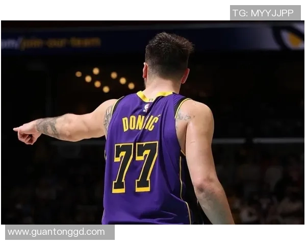 麦克丹尼尔斯：只要迪文岑佐绕掩护出来 第一时间找他投篮