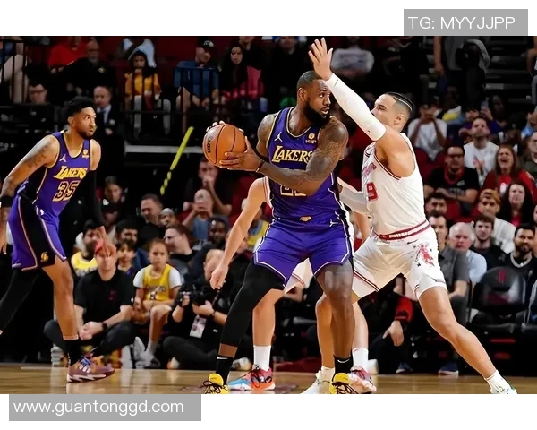 还在创纪录!詹姆斯砍24分生涯总分破51000 东契奇25分 湖人胜猛龙 还在创纪录!詹姆斯砍24分生涯总分破51000 东契奇25分 湖人胜猛龙